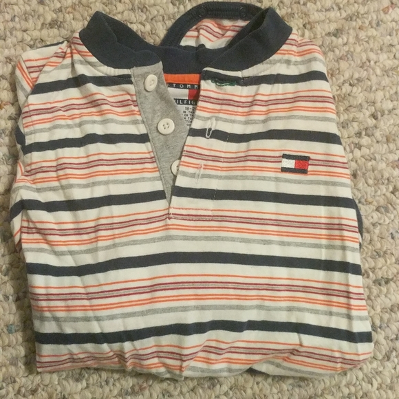Tommy Hilfiger long sleeve onesie for 18-24 months with snaps to keep shirt tuck - Picture 3 of 7